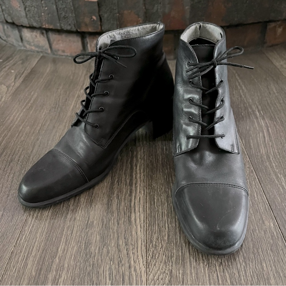 VINTAGE 90s black leather SPA Easy Spirit heel lace up boots women’s size 9